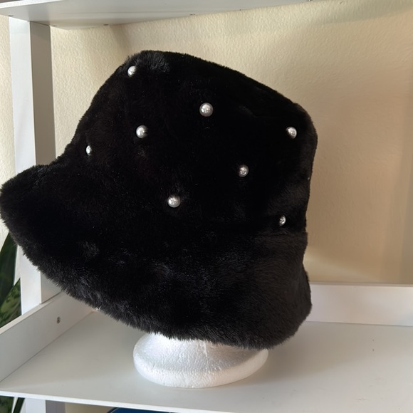 PIA ROSSINI faux fur bucket hat with pearl appliqués one size - Picture 5 of 8